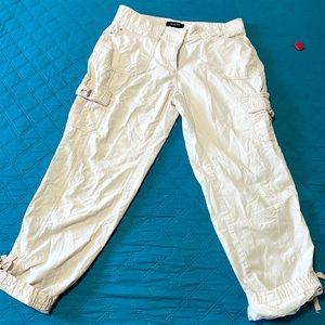 Women size 4 Cargo capri pants
